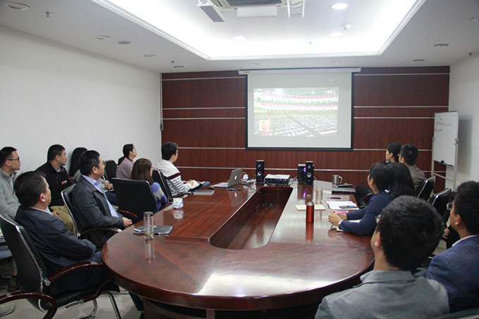 意昂体育集团总部及各级子公司分别观看十九大开幕会